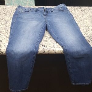 Capris or crapped jeans